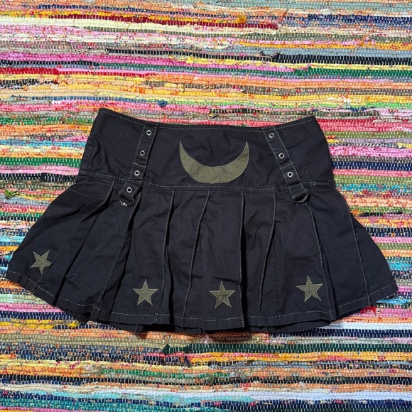 Tripp nyc Dresses & Skirts - Tripp NYC Black Pleated Star & Moon Mini Skirt – Size XL